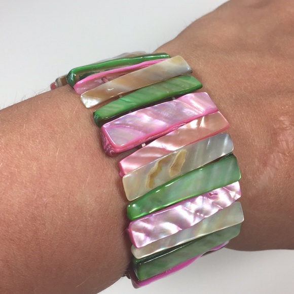 Vintage Jewelry - 🆑💎3/$25💎pink green & white abalone 🐚 bracelet